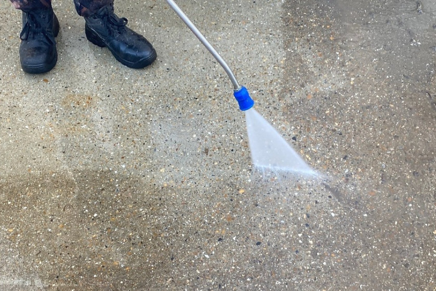 Comparing DIY And Professional MechPowerWashing